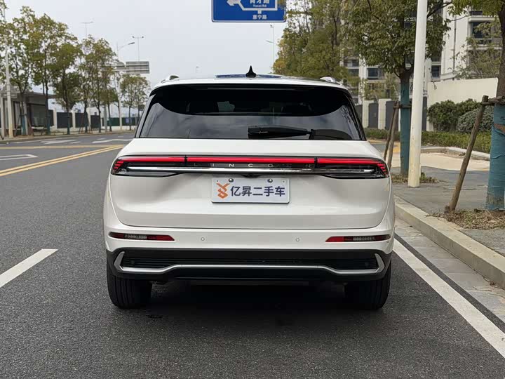 Фото 4 - Lincoln Corsair