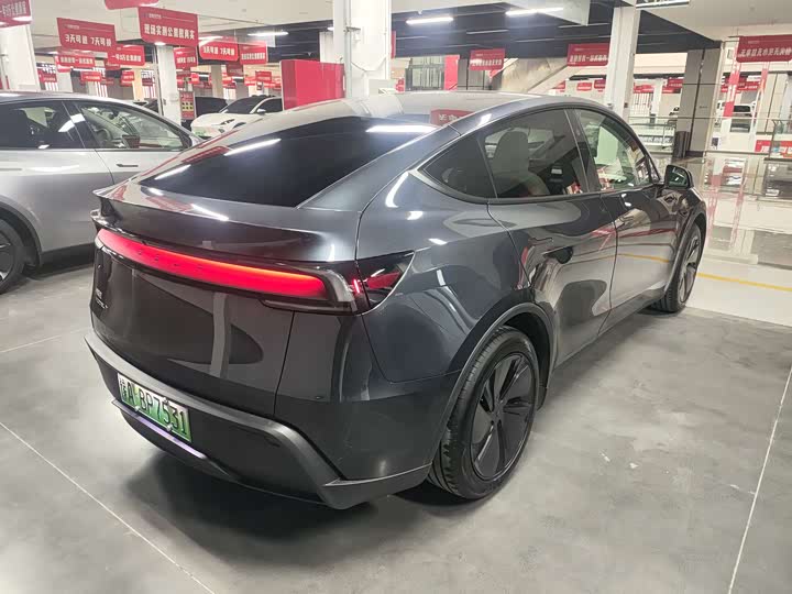 Фото 2 - Tesla Model Y