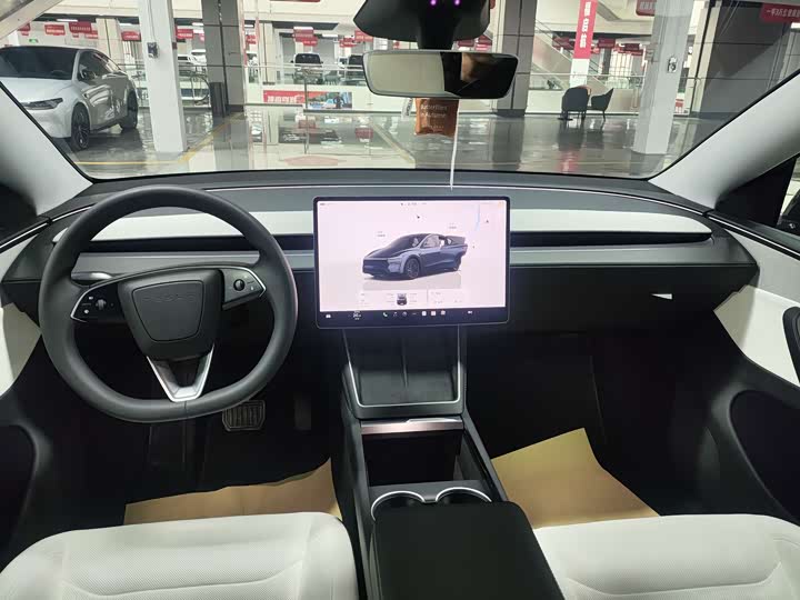 Фото 8 - Tesla Model Y