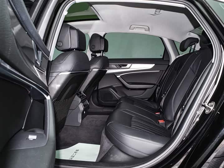 Фото 8 - Audi A6L