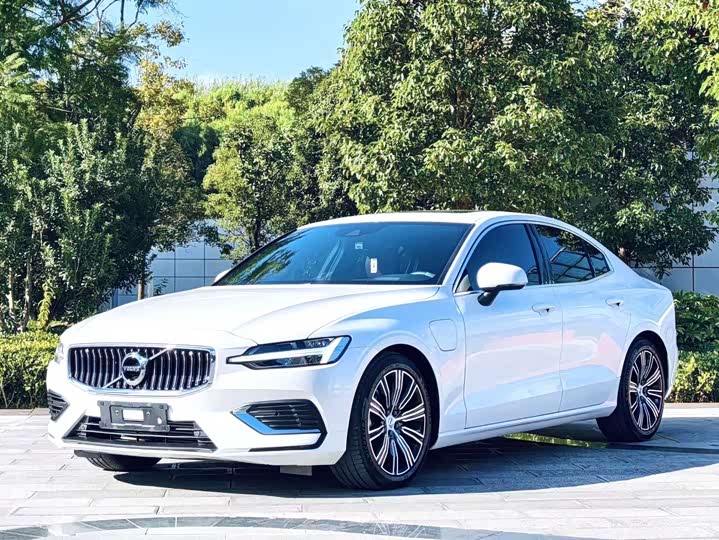 Фото 1 - Volvo S60 Hybrid