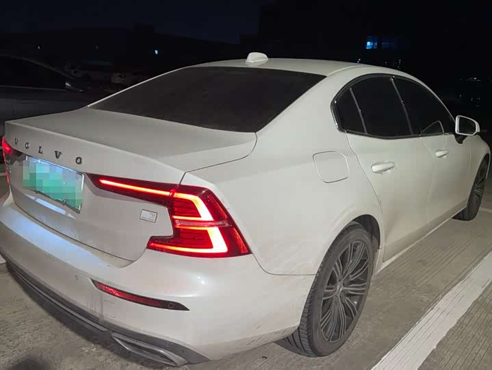 Фото 3 - Volvo S60 Hybrid