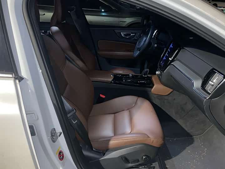 Фото 9 - Volvo S60 Hybrid