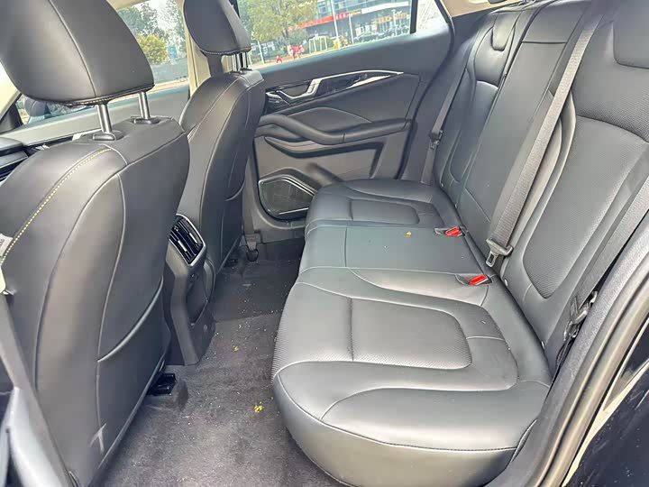 Фото 6 - Bestune B70