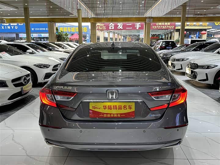 Фото 3 - Honda Accord