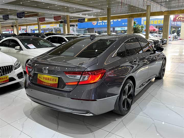 Фото 4 - Honda Accord
