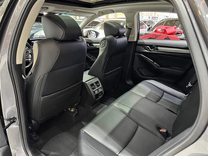 Фото 7 - Honda Accord