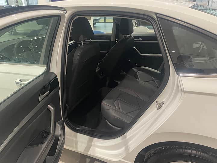 Фото 6 - Volkswagen Lavida