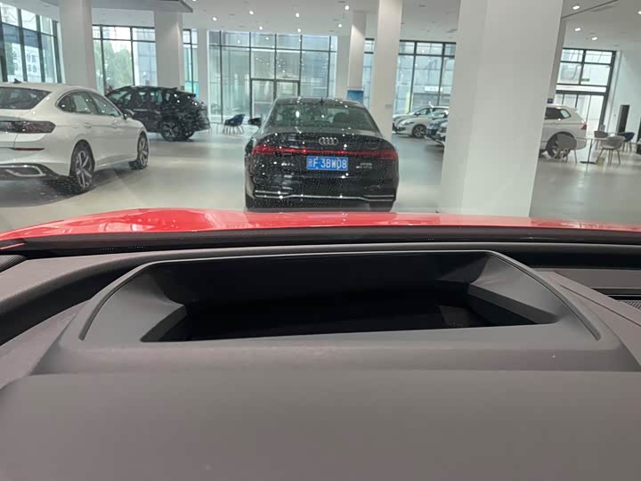 Фото 6 - Audi Q5 e-tron