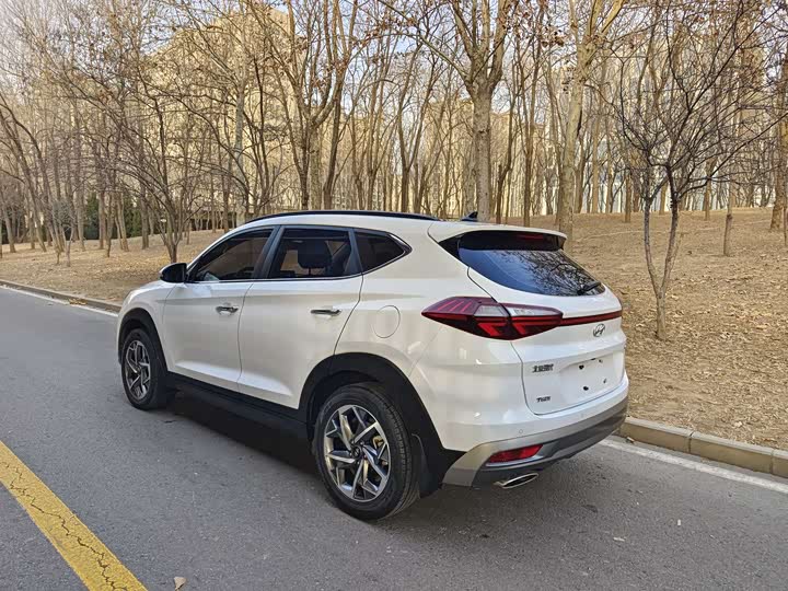 Фото 3 - Hyundai Tucson L