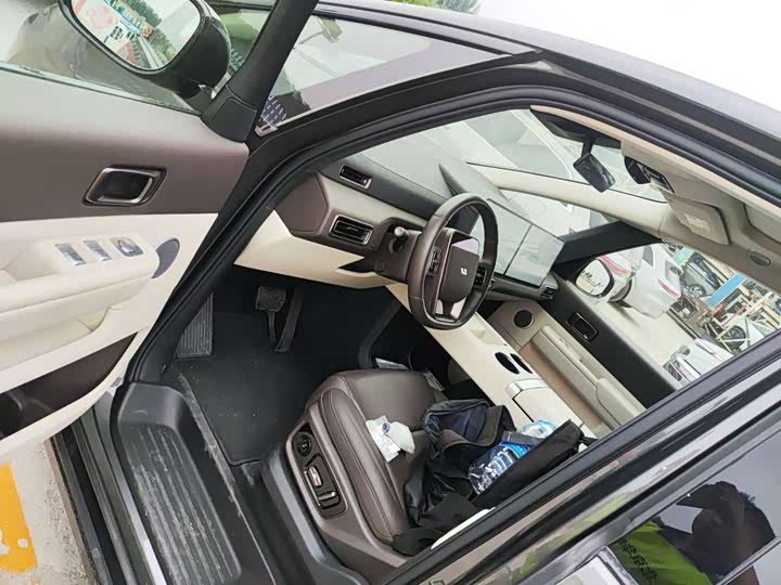 Фото 2 - LiXiang Mega