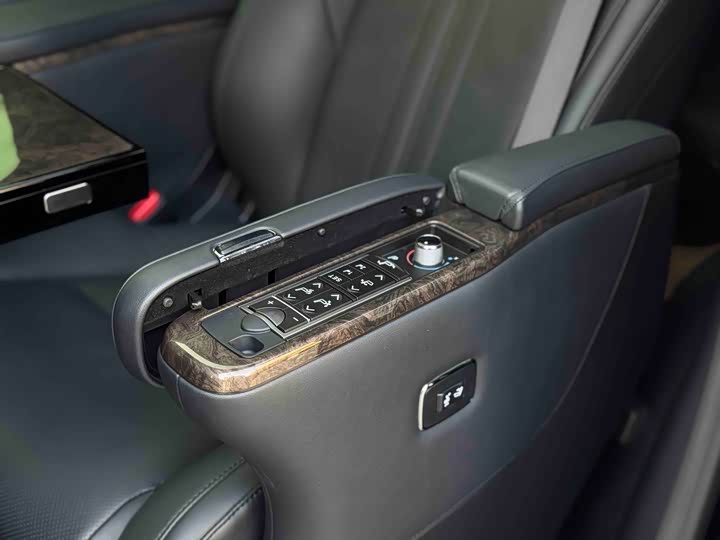 Фото 6 - Toyota Vellfire