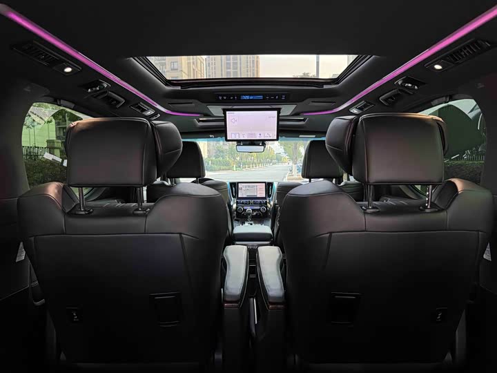 Фото 8 - Toyota Vellfire