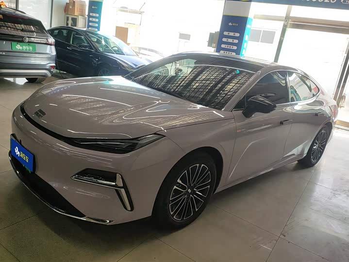 Фото 1 - Geely Galaxy Starshine 8 EM-i