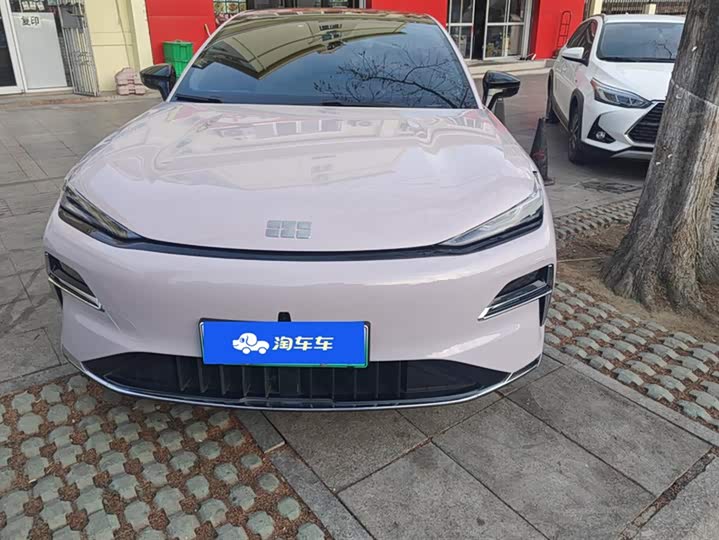 Фото 2 - Geely Galaxy Starshine 8 EM-i