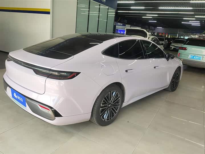 Фото 3 - Geely Galaxy Starshine 8 EM-i