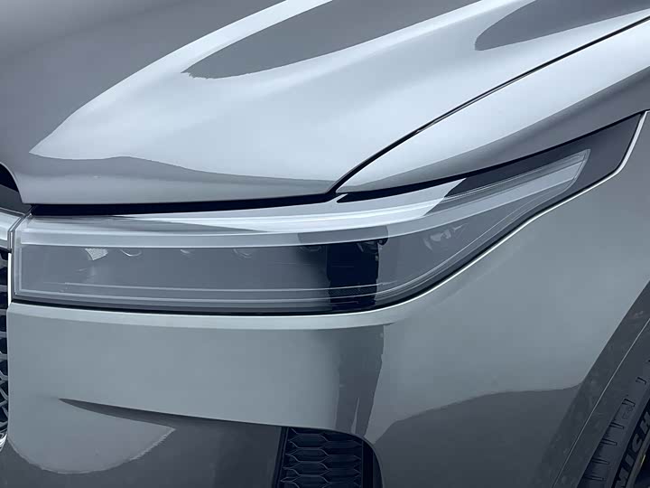 Фото 8 - LiXiang One