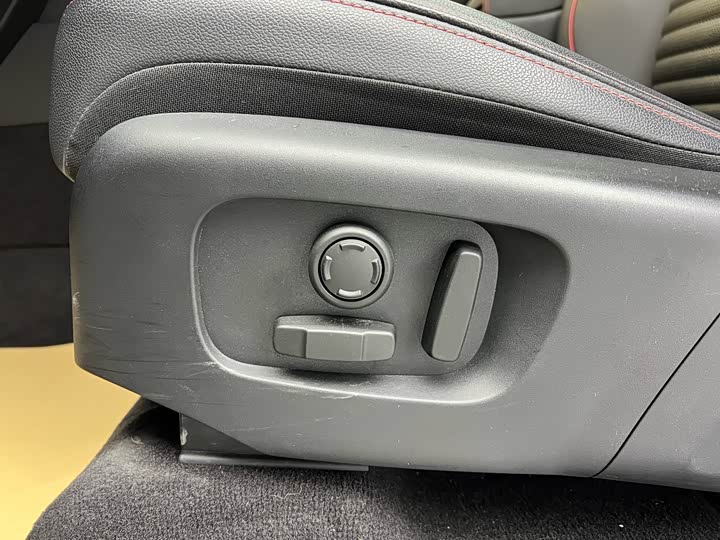 Фото 8 - Land Rover Discovery Sport