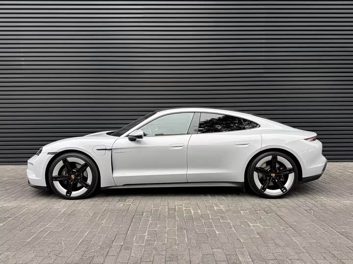 Фото 4 - Porsche Taycan