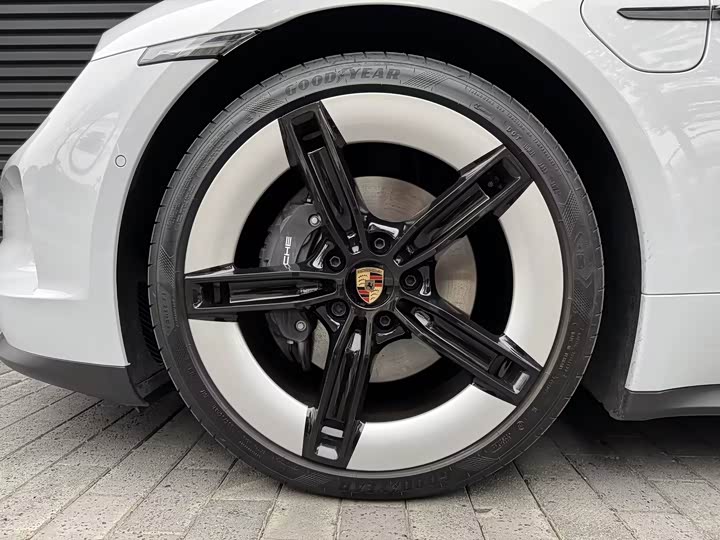 Фото 8 - Porsche Taycan