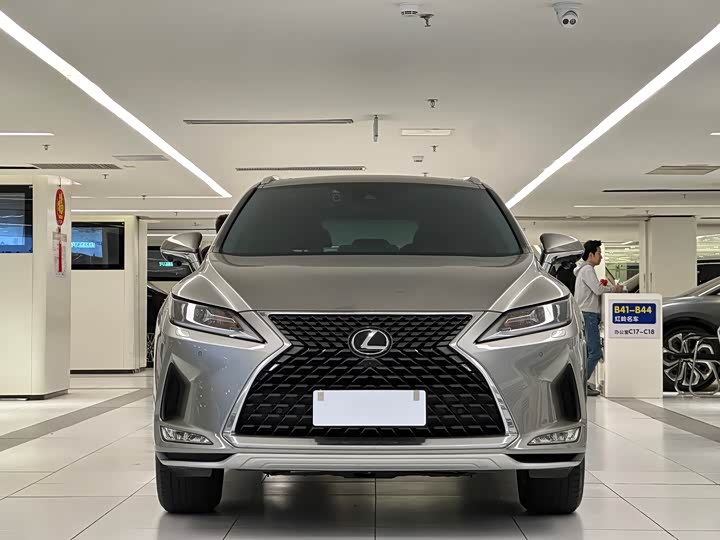 Фото 2 - Lexus RX