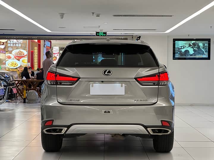 Фото 6 - Lexus RX