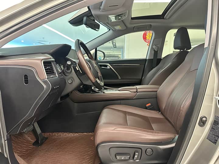 Фото 9 - Lexus RX