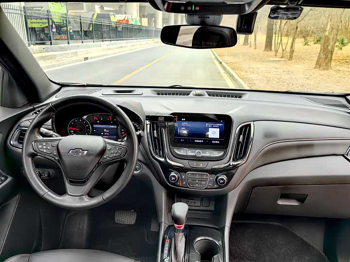 Фото 4 - Chevrolet Equinox