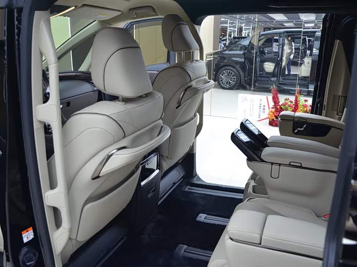 Фото 6 - Toyota Vellfire