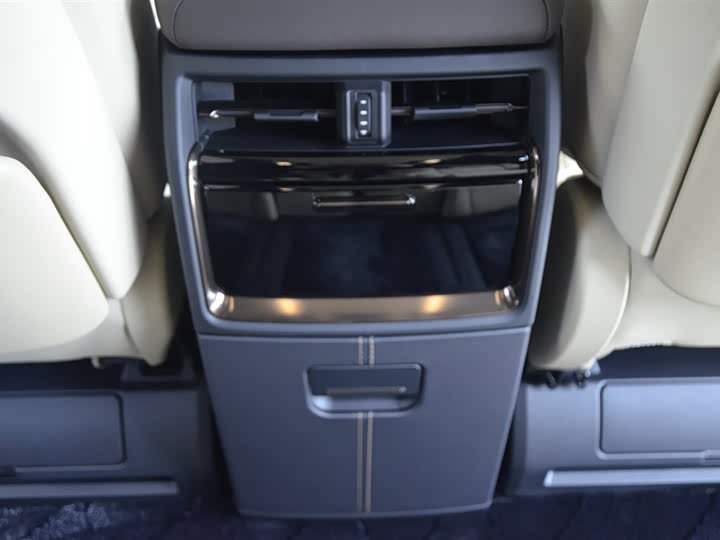 Фото 8 - Toyota Vellfire