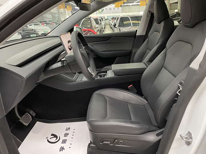 Фото 4 - Tesla Model Y