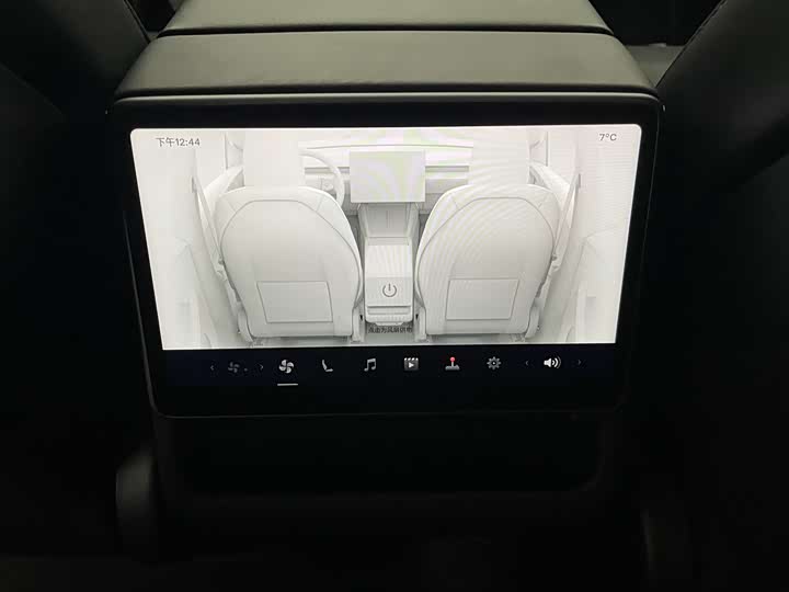 Фото 8 - Tesla Model Y