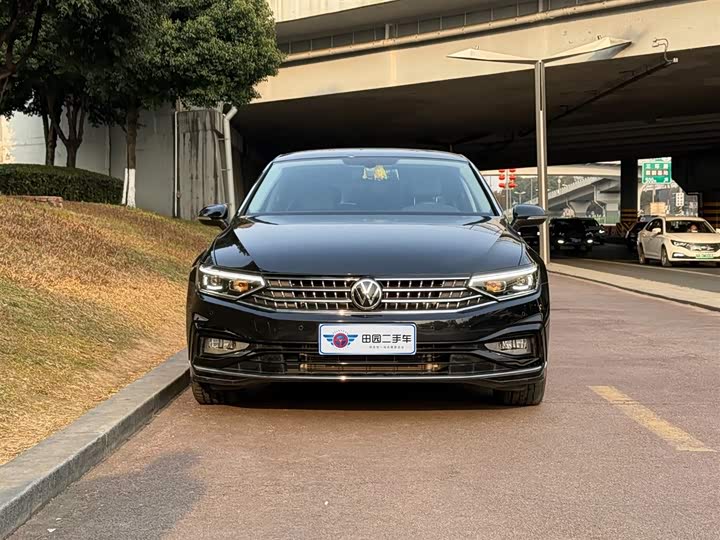 Фото 2 - Volkswagen Magotan