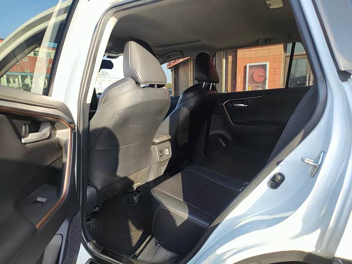 Фото 9 - Toyota Wildlander