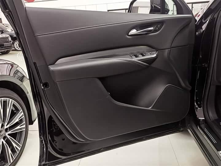 Фото 8 - Cadillac XT4