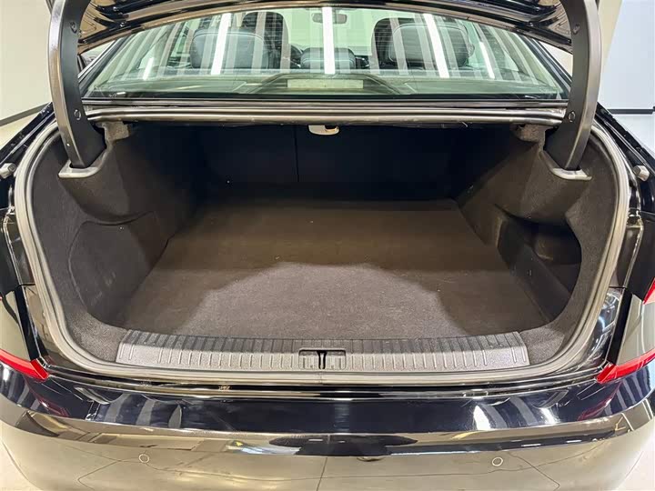 Фото 4 - Volkswagen Passat Hybrid