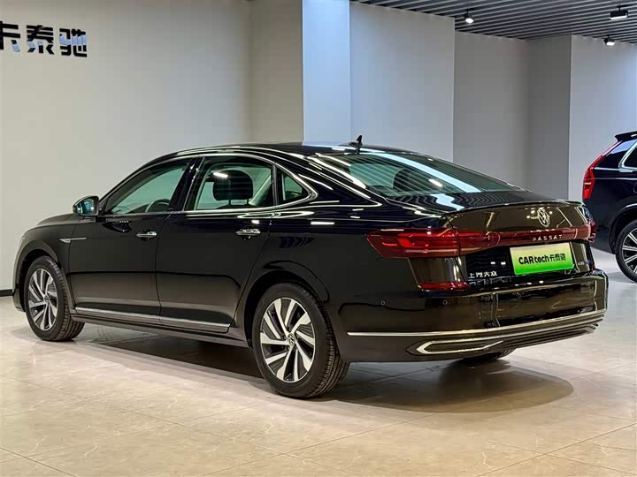 Фото 7 - Volkswagen Passat Hybrid