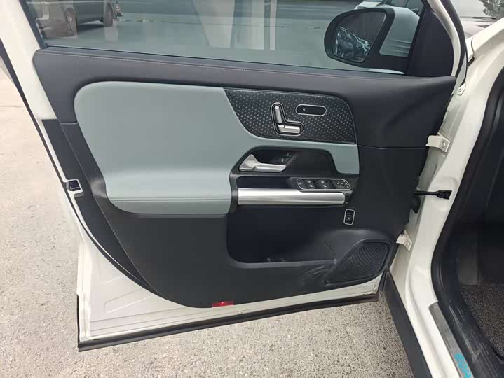 Фото 8 - Mercedes-Benz EQA