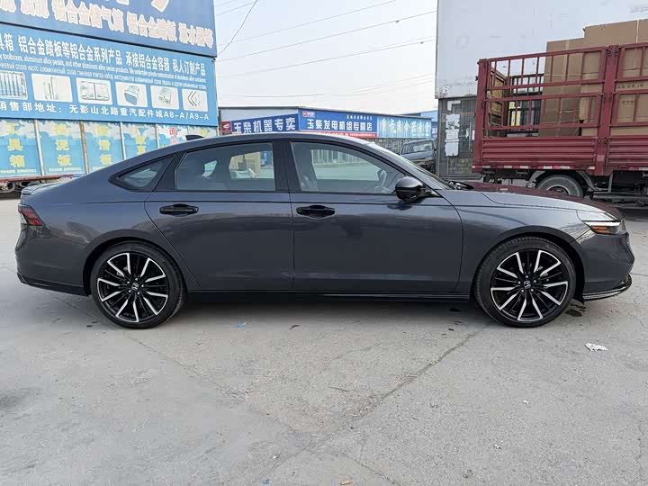 Фото 8 - Honda Accord