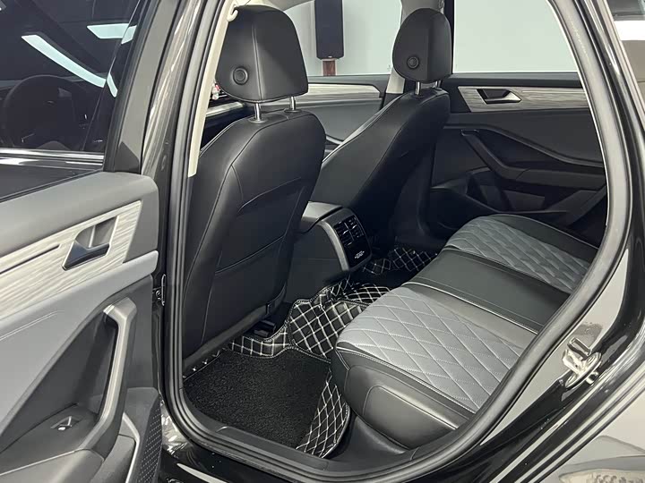 Фото 8 - Volkswagen Sagitar L