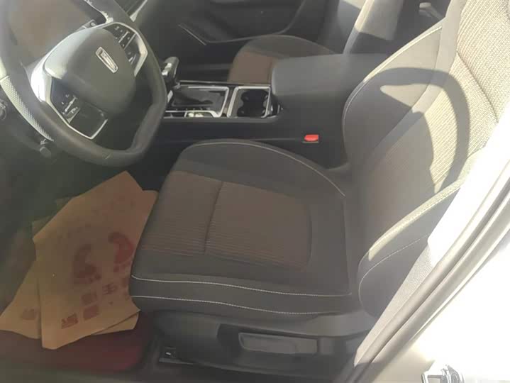 Фото 9 - Bestune B70