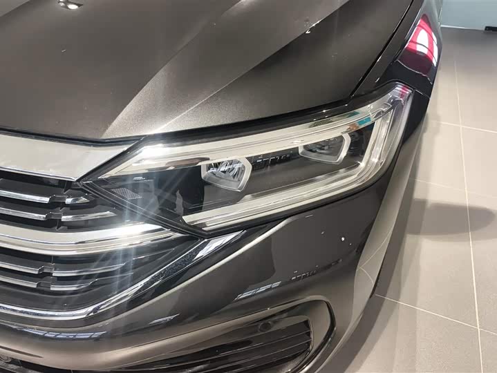 Фото 5 - Volkswagen Sagitar L