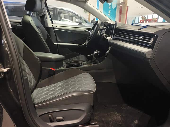 Фото 8 - Volkswagen Sagitar L