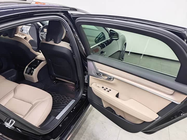 Фото 8 - Volvo S90