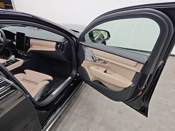 Фото 9 - Volvo S90
