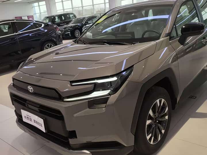 Фото 1 - Toyota RAV4