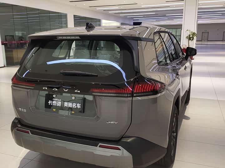 Фото 5 - Toyota RAV4