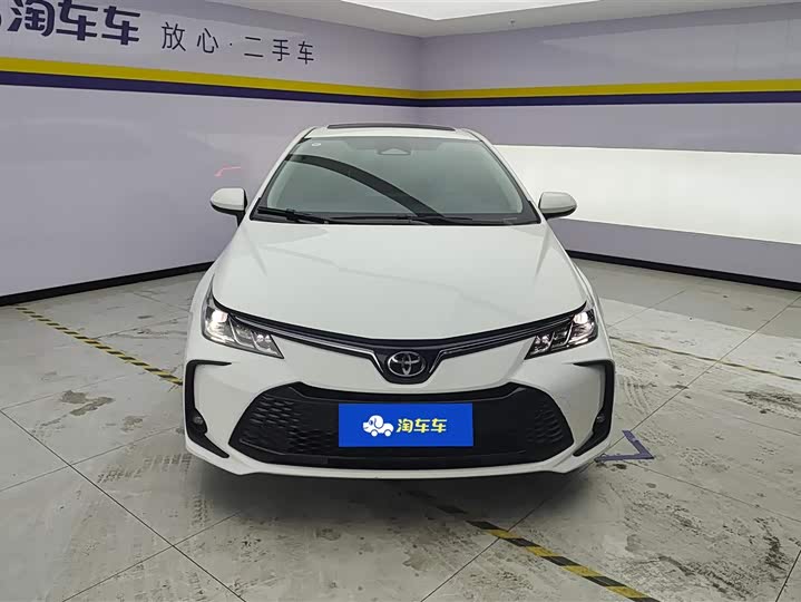 Фото 2 - Toyota Corolla