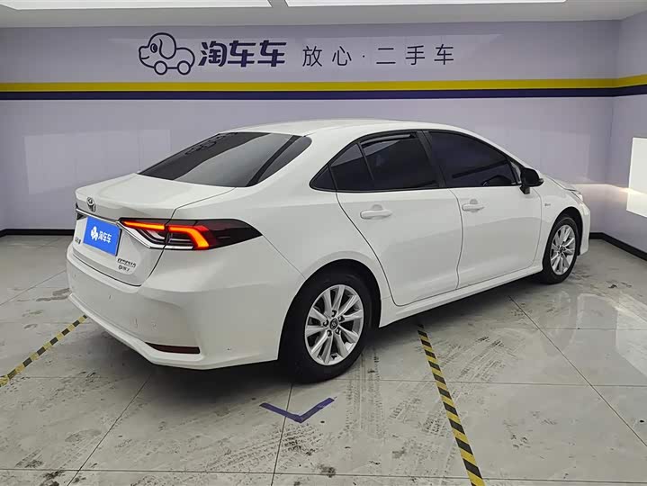 Фото 3 - Toyota Corolla