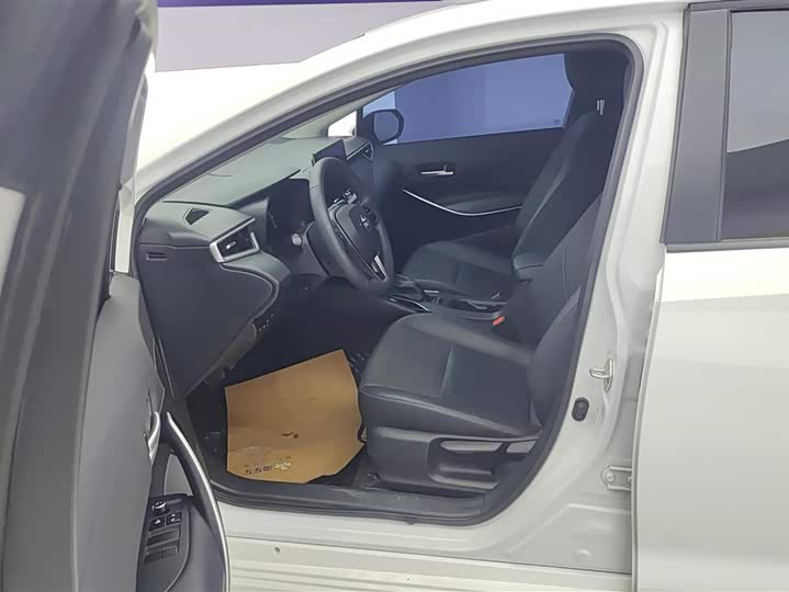 Фото 9 - Toyota Corolla